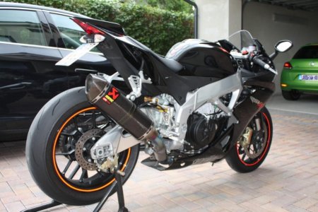 Rsv4 Schräg hinten.jpg