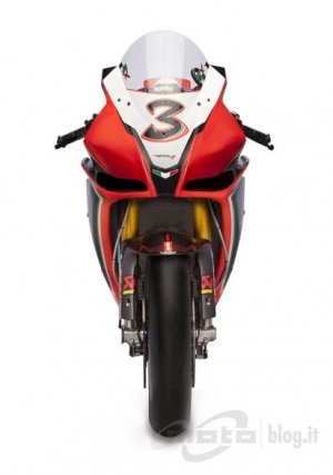 ApriliaRSV4_Biaggi_Laverty_2012_03.jpg
