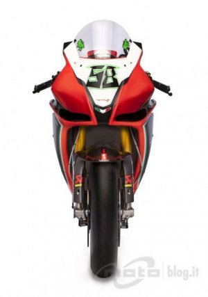 ApriliaRSV4_Biaggi_Laverty_2012_06.jpg