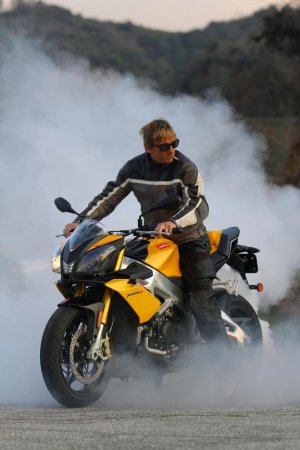2012-Aprilia-Tuono-V4R-IMG_9617.jpg