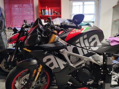 aprili Schriftzug.jpg