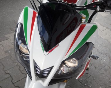 aprilia_tuonoV4_tricolore_54.jpg