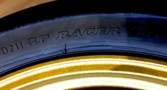 Reifen hinten e 190:55 17 75W D211 GP RACER.jpg