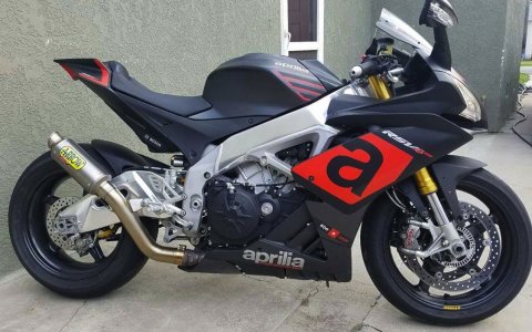 Aprilia RSV4 RR + Arrow GP 2.jpg