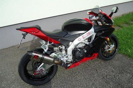 g-000194-g_W1943275_3-aprilia-rsv4-r-aprc-abs-636646045665774688.jpg