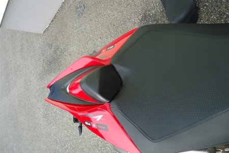 g-000194-g_W1943275_12-aprilia-rsv4-r-aprc-abs-636646045672337231.jpg
