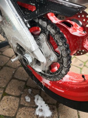 Bild 4 Kettenträger im Prozess.jpg