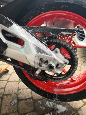 Bild 6 Gesamtbild mit Pinsel.jpg