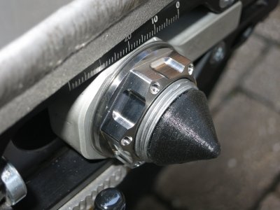 Titan Achsmutter hinten mit Einführhilfe.JPG