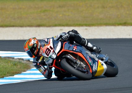 2.ApriliaRacing_Torres.jpg