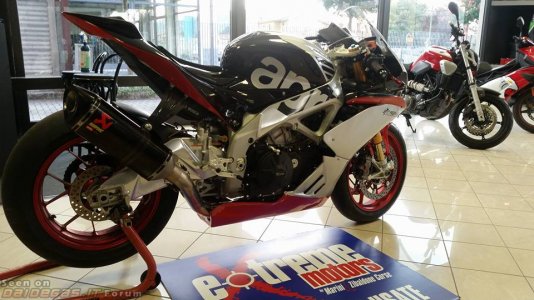 aprilia-rsv4-rf-extreme-motors-livery-1.jpg