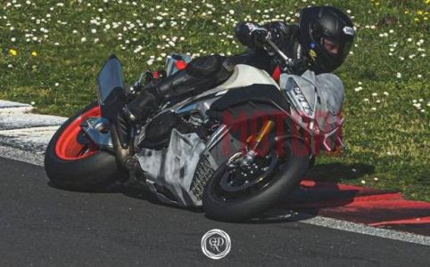 Aprilia_Tuono_V4_2021_(3)-kSu--528x329@Gazzetta-Web_528x329.jpg