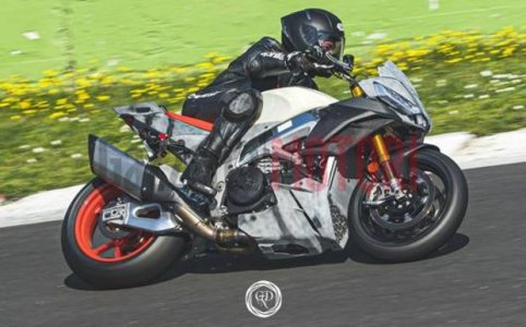 Aprilia_Tuono_V4_2021_(6)-kSu--528x329@Gazzetta-Web_528x329.jpg