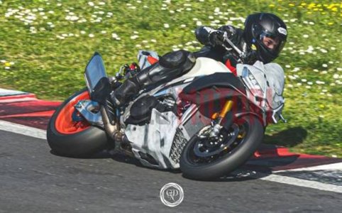 Aprilia_Tuono_V4_2021_(5)-kSu--528x329@Gazzetta-Web_528x329.jpg